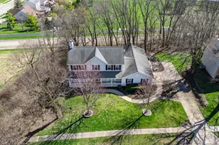 1514 View Point Dr, Beavercreek, OH 45434 - Photo 3