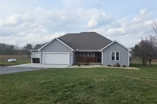 895 Hale Rd, Wilmington, OH 45177 - Photo 1