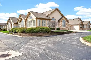 454 Beth Page Cir, Washington Twp, OH 45458 - Photo 3