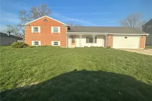 6121 Freeport Dr, Clayton, OH 45415 - Photo 1
