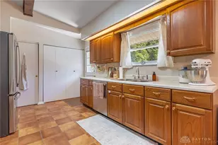 1544 Wedgewood Dr, Fairborn, OH 45324 - Photo 5