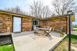 1276 Meadow Bridge Dr, Beavercreek, OH 45432 - Photo 9