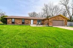 1276 Meadow Bridge Dr, Beavercreek, OH 45432 - Photo 1