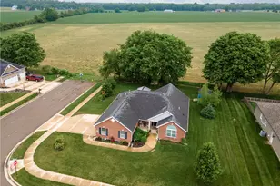 725 Loxley Ln, Troy, OH 45373 - Photo 7