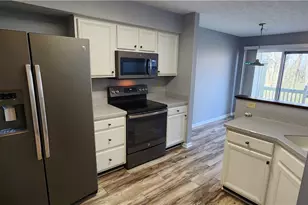 3946 W Summit Ridge Dr, Beavercreek, OH 45430 - Photo 7