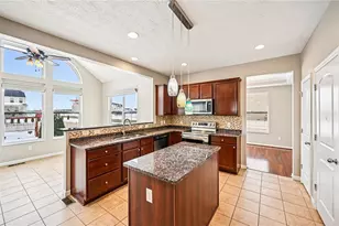 4076 Spicebush Dr, Tipp City, OH 45371 - Photo 9