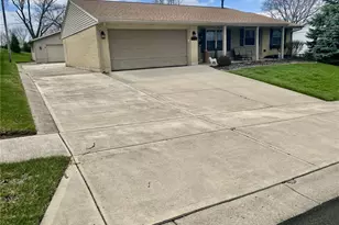 192 Golfwood Dr, West Carrollton, OH 45449 - Photo 1