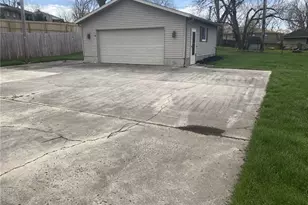 192 Golfwood Dr, West Carrollton, OH 45449 - Photo 11