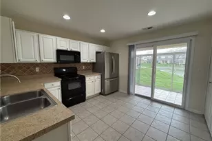 2433 Cabbage Key Dr, Miami Township, OH 45342 - Photo 9