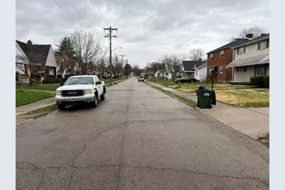 445 Sandhurst Drive, Dayton, OH 45405 - Photo 5