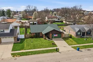 8969 Gardengate Dr, Huber Heights, OH 45424 - Photo 3