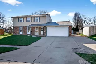 7064 Safari Dr, Huber Heights, OH 45424 - Photo 3