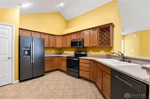 2028 Wentworth Village Dr, Bellbrook, OH 45305 - Photo 17