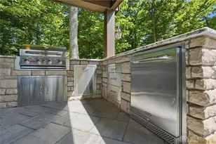 2350 Lostwood Ct, Beavercreek Twp, OH 45385 - Photo 9