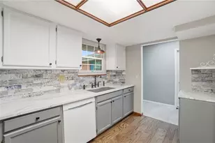 2303 Delvue Dr, Miami Township, OH 45459 - Photo 9