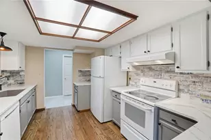 2303 Delvue Dr, Miami Township, OH 45459 - Photo 5