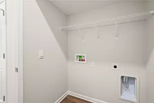 2823 Netherfield Cir, Troy, OH 45373 - Photo 11