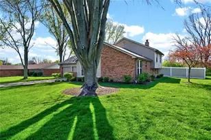 8785 Cobblecreek Dr, Washington Twp, OH 45458 - Photo 3