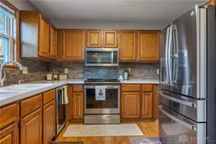 1011 Brookwood Ct, Fairborn, OH 45324 - Photo 11