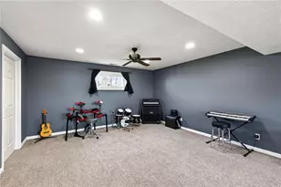 689 Chipplegate Dr, Centerville, OH 45459 - Photo 37