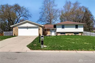 689 Chipplegate Dr, Centerville, OH 45459 - Photo 3