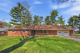 814 Wellington Dr, Springfield Twp, OH 45506 - Photo 3