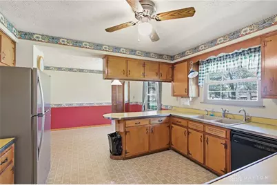 814 Wellington Drive, Springfield Twp, OH 45506 - Photo 13