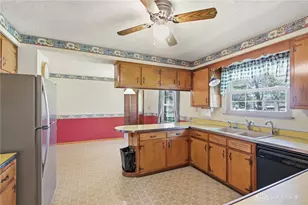 814 Wellington Dr, Springfield Twp, OH 45506 - Photo 13