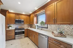 1650 E Slater Ct, Beavercreek Twp, OH 45385 - Photo 3