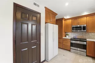 1650 E Slater Ct, Beavercreek Twp, OH 45385 - Photo 7