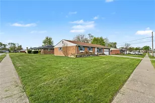 301 Porter Dr, Englewood, OH 45322 - Photo 3