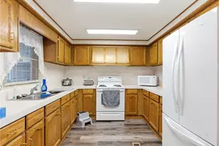 126 S Point Dr, Fairborn, OH 45324 - Photo 7