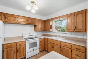 4258 Lyndell Dr Dr, Beavercreek, OH 45432 - Photo 13