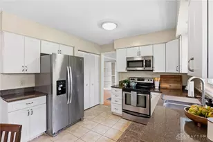 8750 Castlecreek Dr, Centerville, OH 45458 - Photo 13