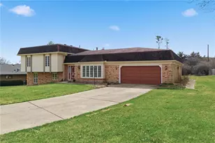 6835 St Laurent Cir, Washington Twp, OH 45459 - Photo 3