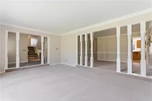 6835 St Laurent Cir, Washington Twp, OH 45459 - Photo 9