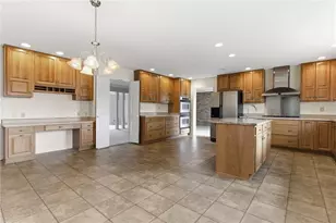 6835 St Laurent Cir, Washington Twp, OH 45459 - Photo 21