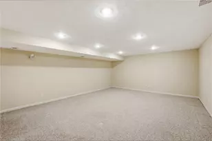 6899 Evergreen Cir, Huber Heights, OH 45424 - Photo 33