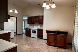 3399 Mill Run Dr, Beavercreek, OH 45432 - Photo 3