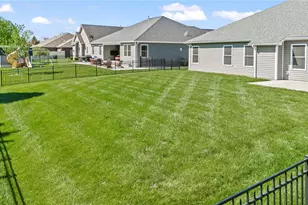 1151 Parklawn Ct, Troy, OH 45373 - Photo 9