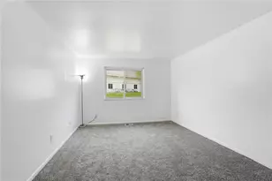 5655 E Coach Dr, Dayton, OH 45440 - Photo 9