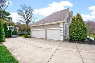 454 Claxton Glen Ct, Washington Twp, OH 45429 - Photo 5