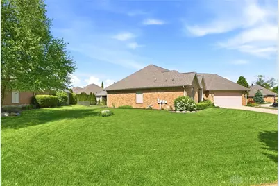 1387 Champions Way, Beavercreek Twp, OH 45385 - Photo 43