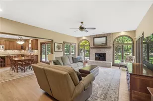 10161 Apple Springs Dr, Washington Twp, OH 45458 - Photo 9
