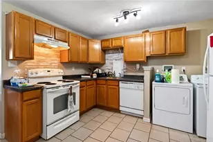 5926 Chambersburg Rd, Huber Heights, OH 45424 - Photo 11
