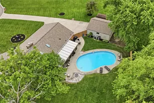 1832 Burgundy Ln, Washington Twp, OH 45459 - Photo 3