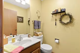 195 Finsbury, Troy, OH 45373 - Photo 7