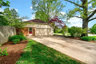 9019 Woodstream Ln, Centerville, OH 45458 - Photo 3