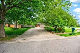 9019 Woodstream Ln, Centerville, OH 45458 - Photo 5