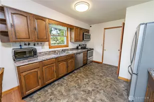 104 W Lakengren Dr, Eaton, OH 45320 - Photo 9